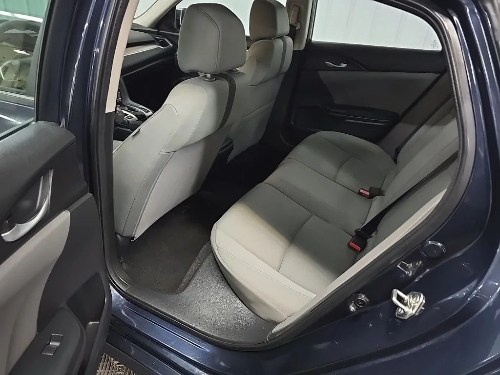 Used 2016  Honda EX-T image 31