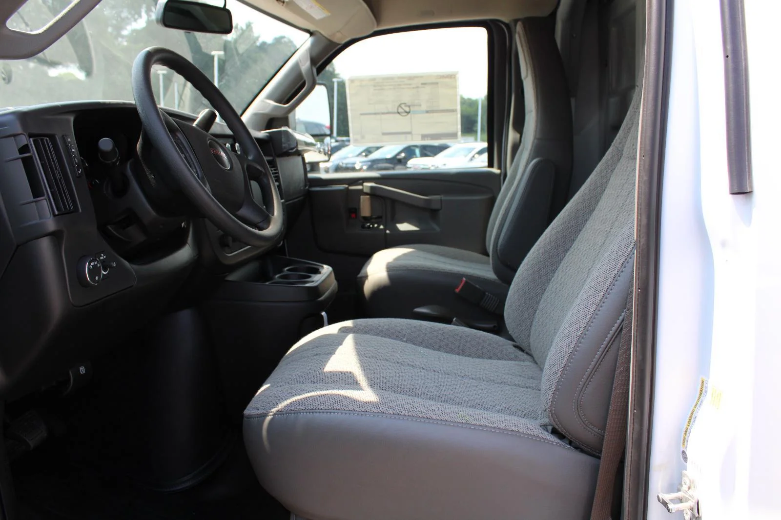 New 2025 Summit White GMC 1WT image 15