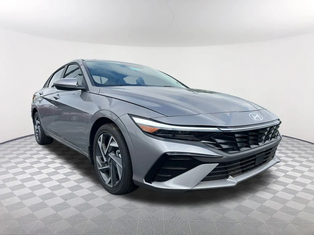 Used 2025 Silver Hyundai Limited image 3