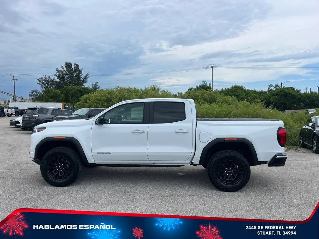 New 2026 Summit White GMC Elevation image 4