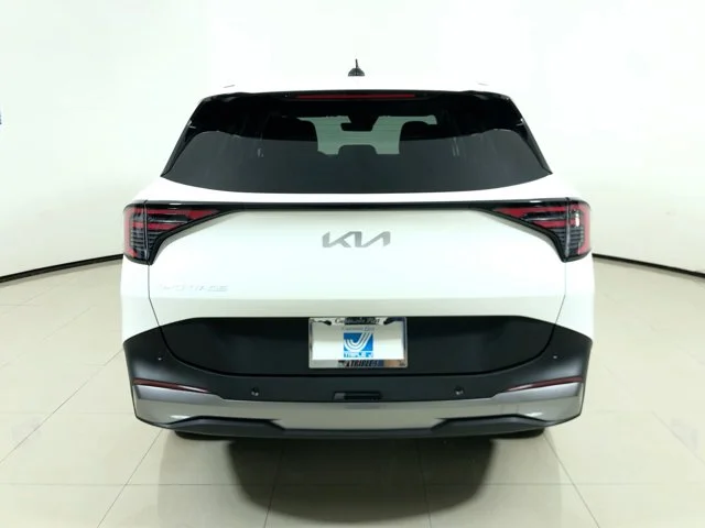 New 2026 SNOW WHITE PEARL Kia LX image 4