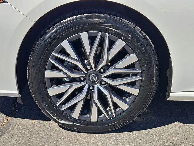 Certified Used 2025 Glacier White Nissan 2.5 SV image 10
