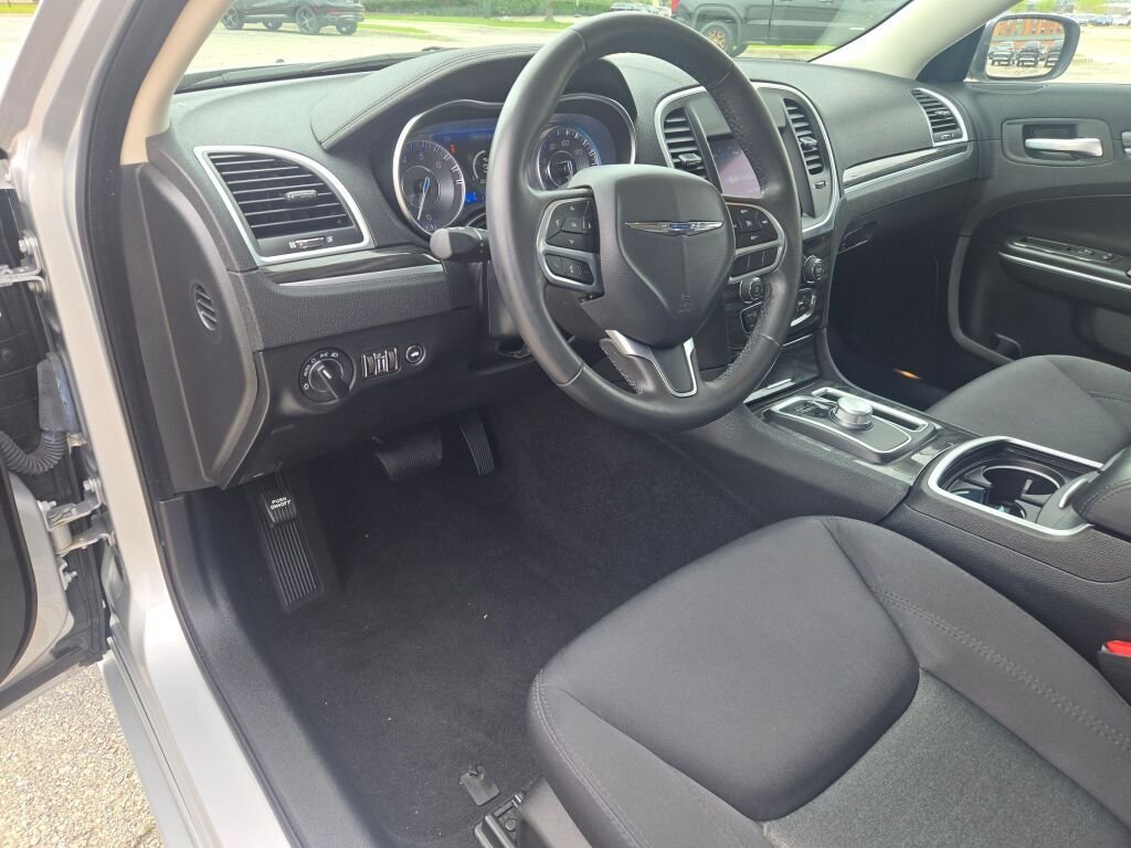 Used 2021 Silver Chrysler Touring image 21