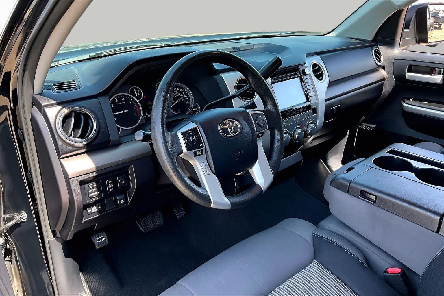 Used 2016 Black Toyota SR5 image 18