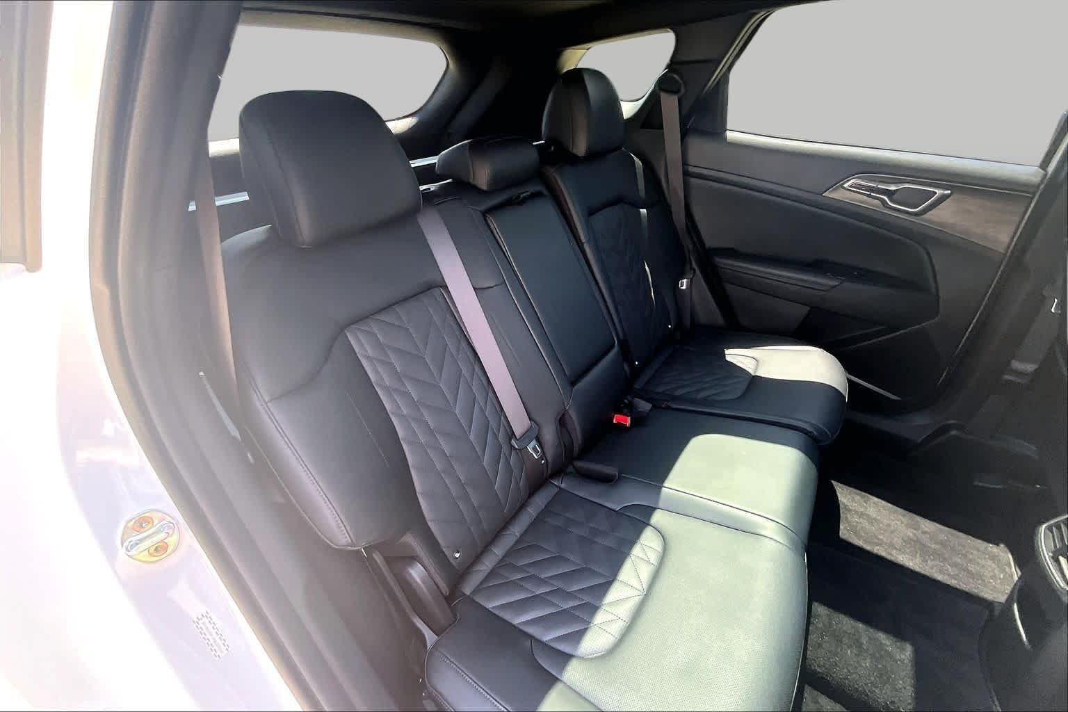 Used 2023 Glacial White Pearl Kia X-Line image 20