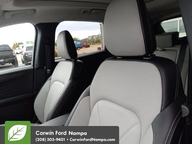 New 2025 Star White Metallic Tri-Coat Ford Base image 13