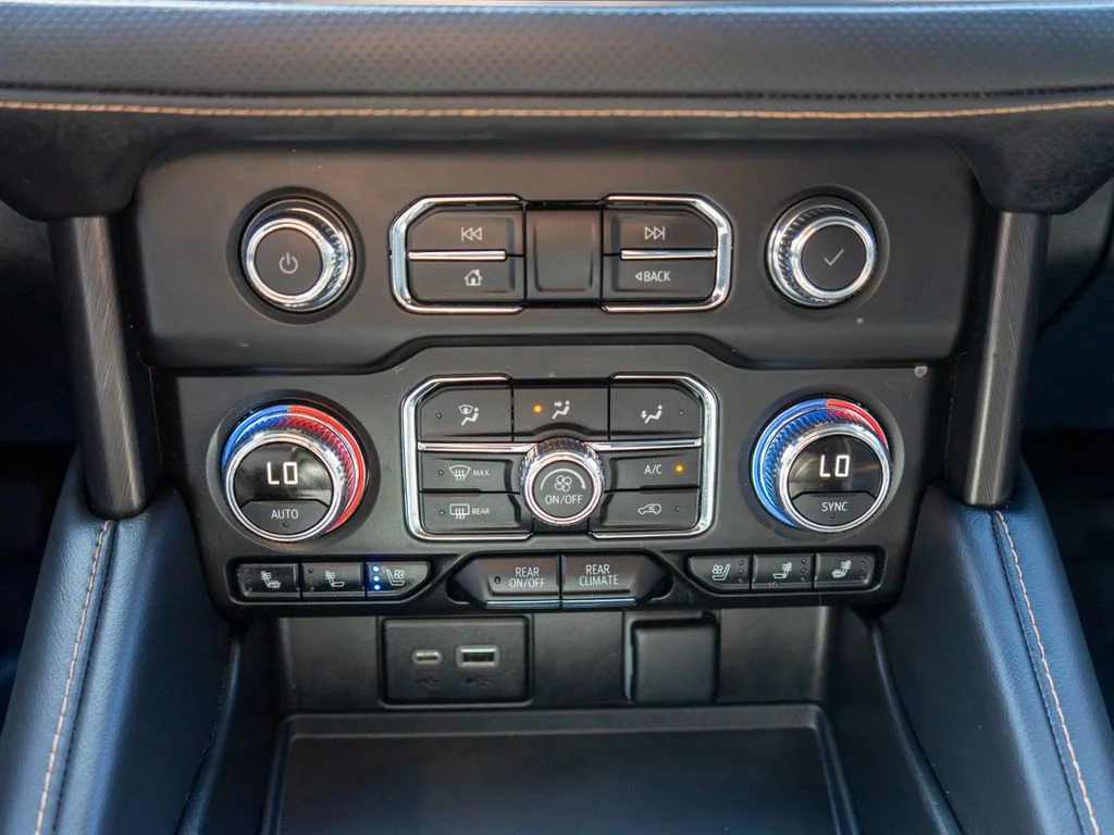 Used 2024 Silver GMC AT4 image 28
