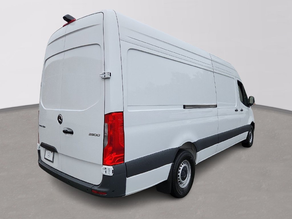 New 2026 Arctic+White Mercedes-Benz Cargo 170 WB image 21