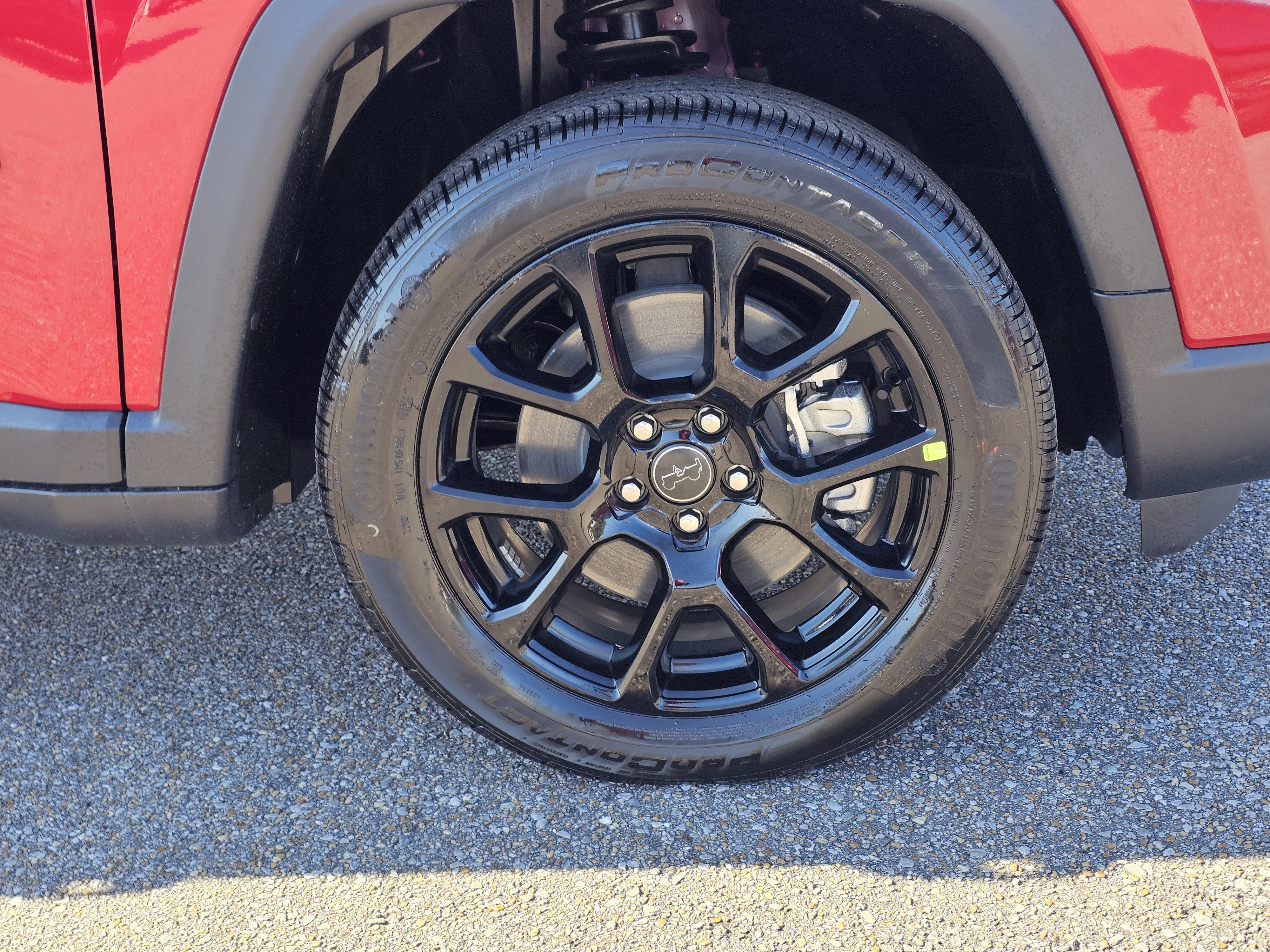 New 2026 Red Hot Pearlcoat Jeep Latitude Altitude image 6
