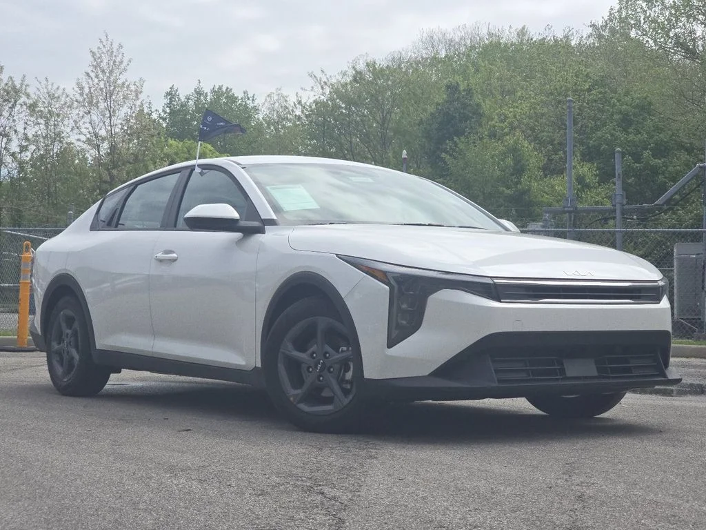 2025 Kia K4 LXS AT's photo