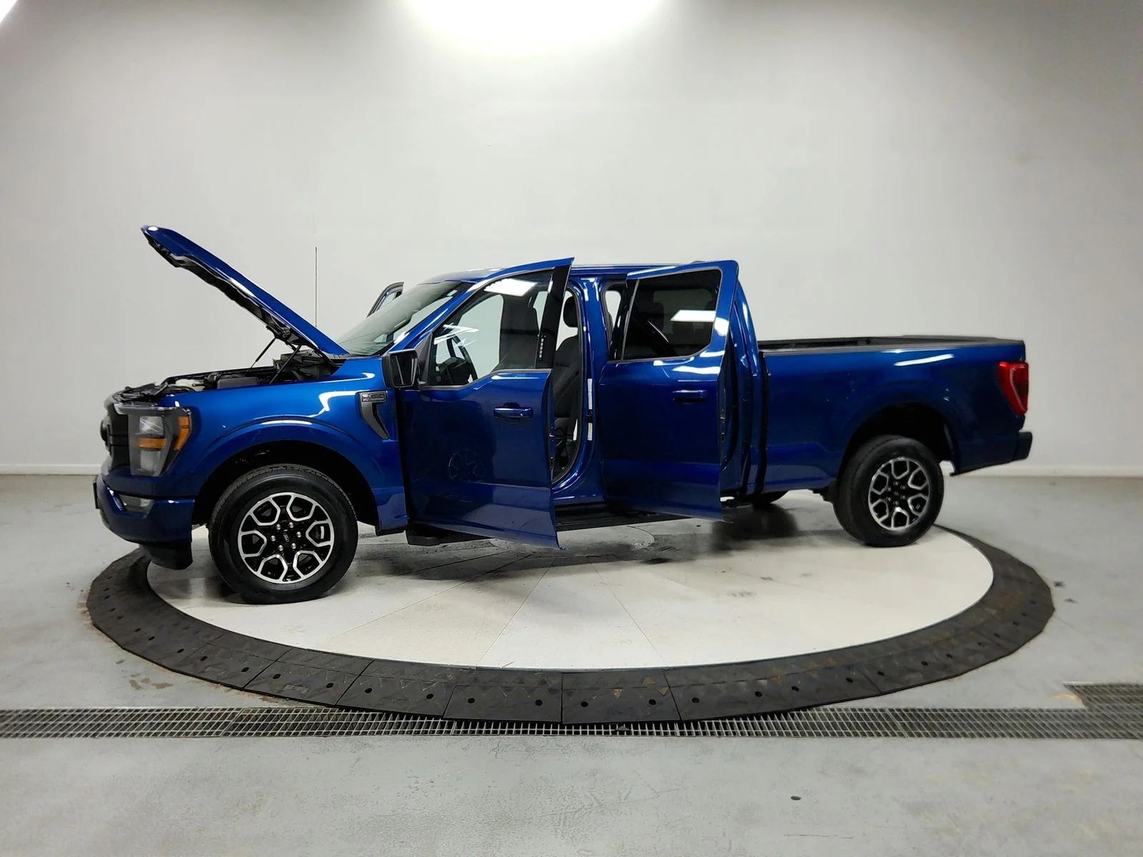 Used 2023  Ford XLT image 13