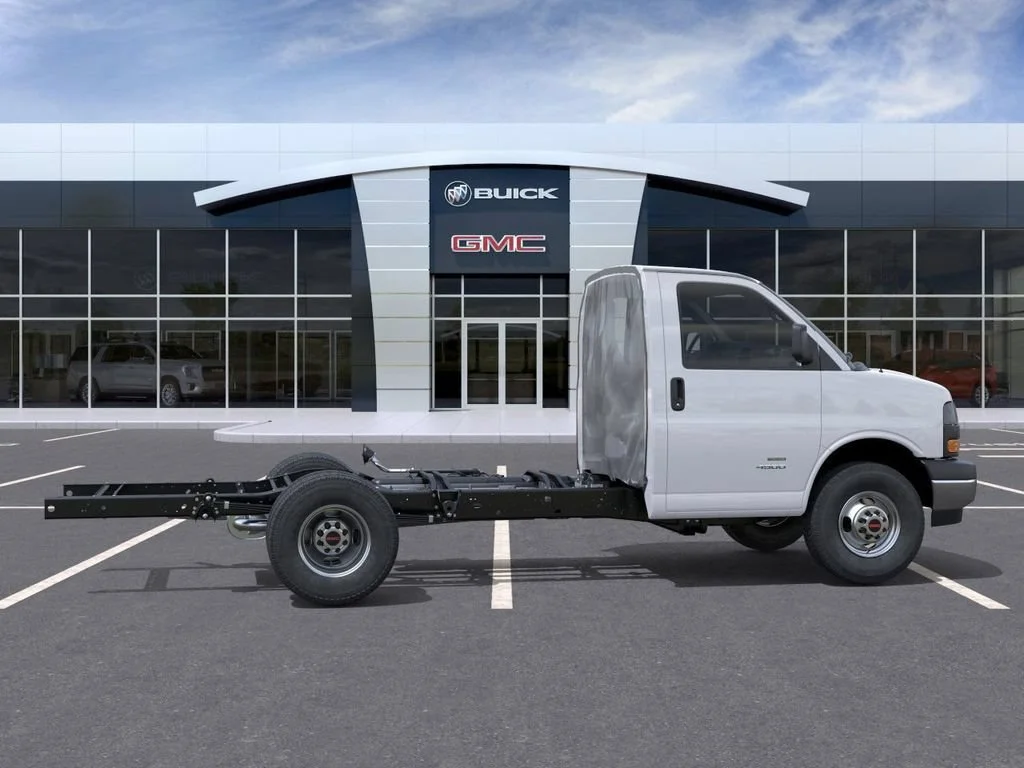 New 2026 Summit White GMC 1WT image 9