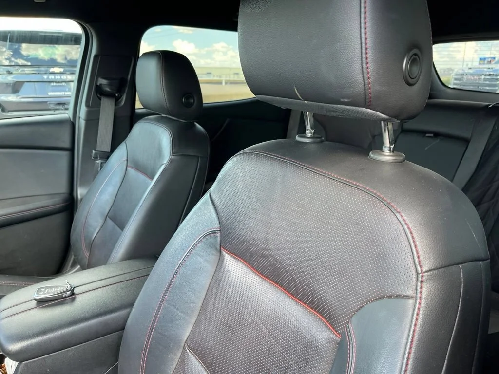 Used 2020 BLACK Chevrolet RS image 9