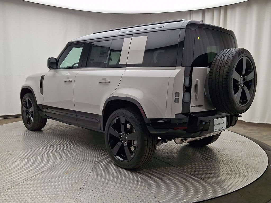 New 2026 Borasco Grey Metallic Land Rover X-Dynamic SE image 4