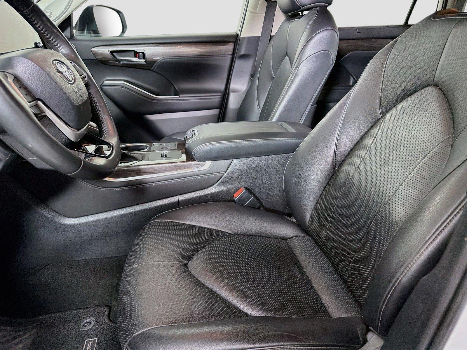 Used 2024 Wind Chill Pearl Toyota Limited image 20
