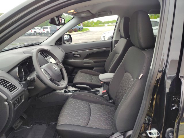 New 2027 Black Mitsubishi 2.0 S image 13