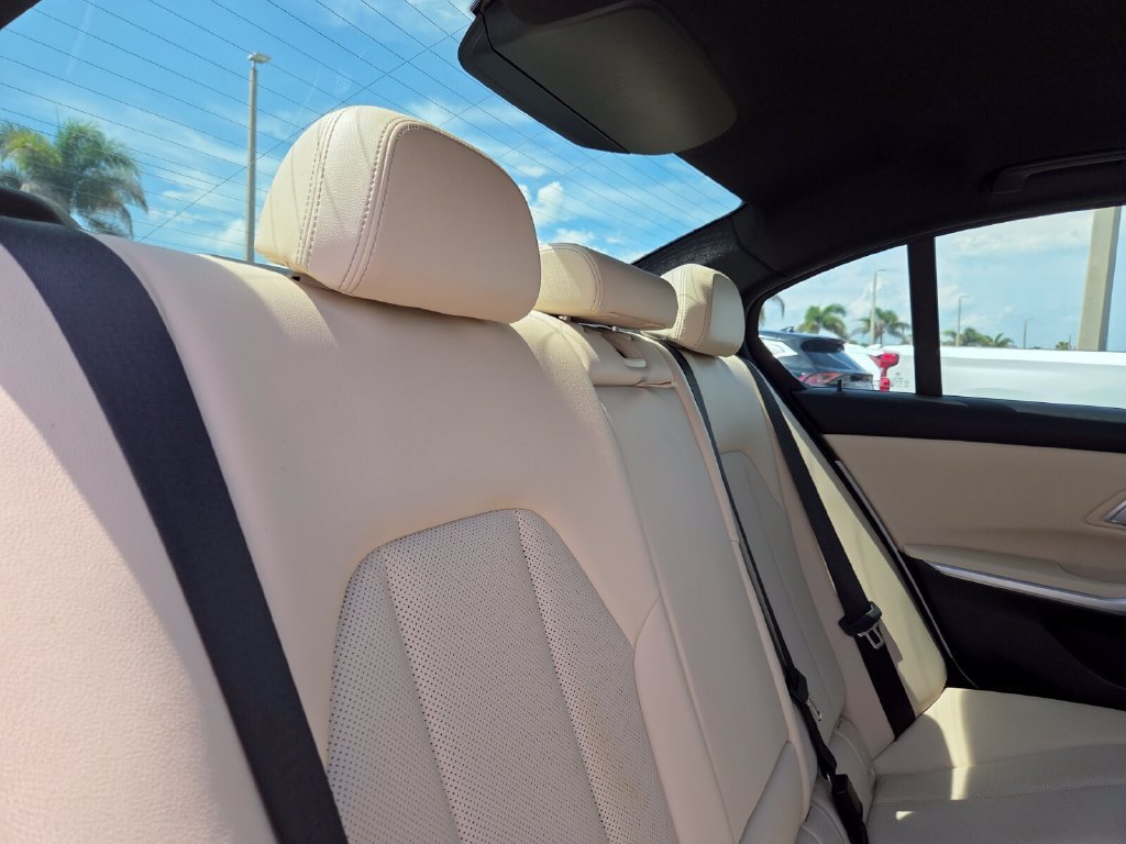 2023 BMW 3 Series 330e - Photo 19