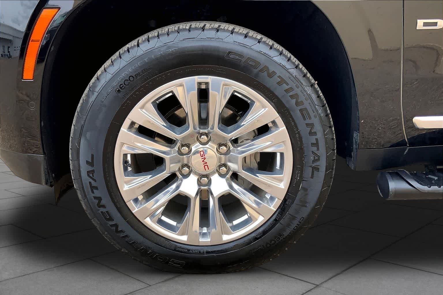 Used 2025 Onyx Black GMC Denali image 11