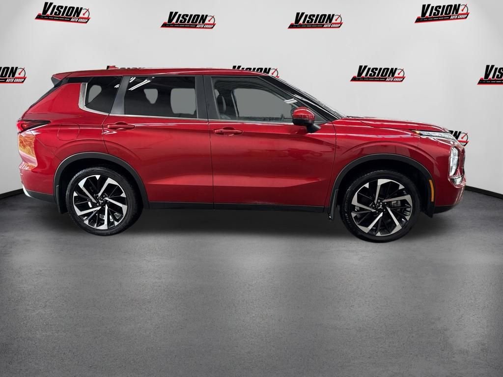 Used 2024 Red Mitsubishi  image 4
