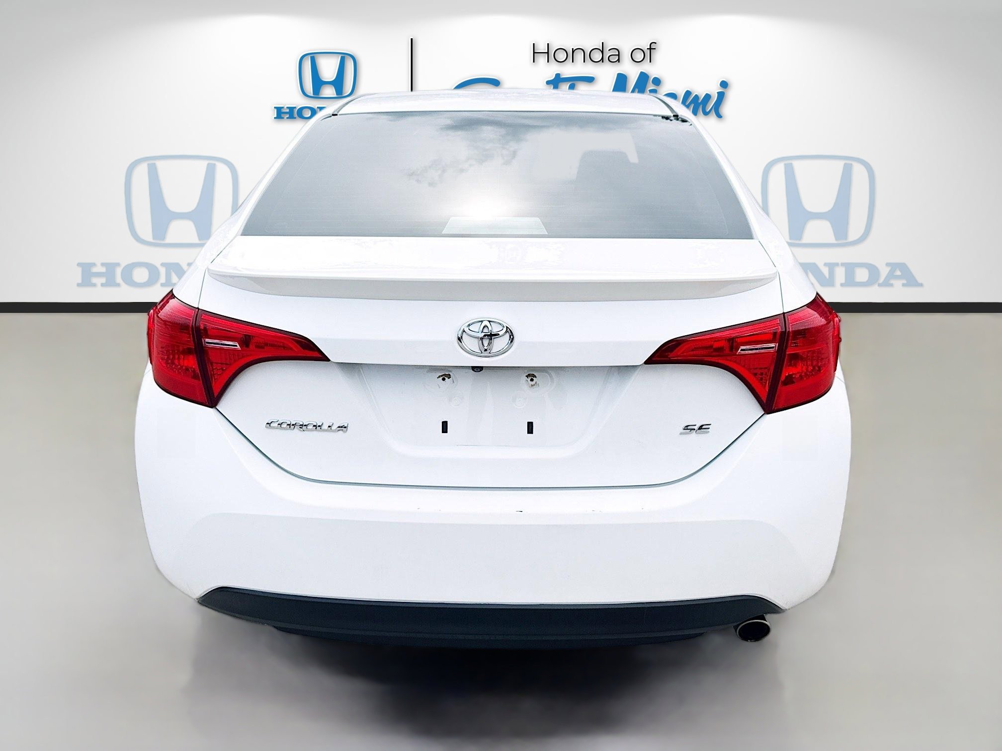 Used 2017 Super White Toyota SE image 6