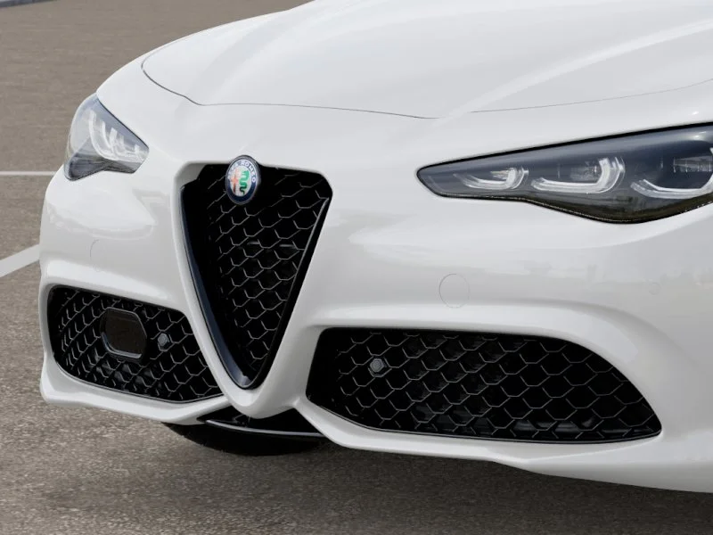 New 2025 Milano White Exterior Paint Alfa Romeo Base image 38
