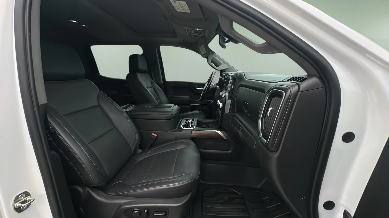 Used 2019 White GMC SLT image 16