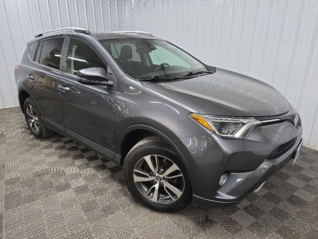 Used 2018 Gray Toyota XLE image 7