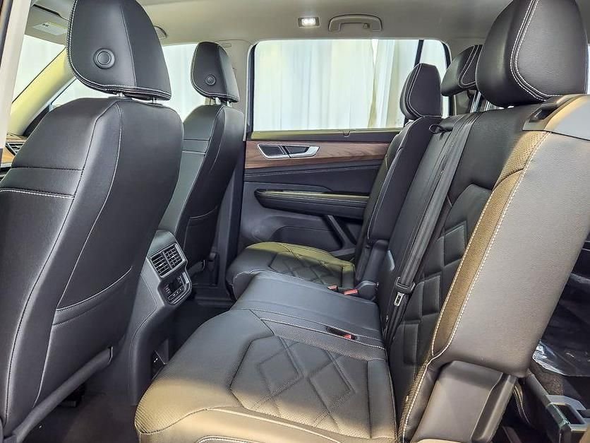 New 2026 Pure Gray Volkswagen 2.0T SE w/Technology image 11