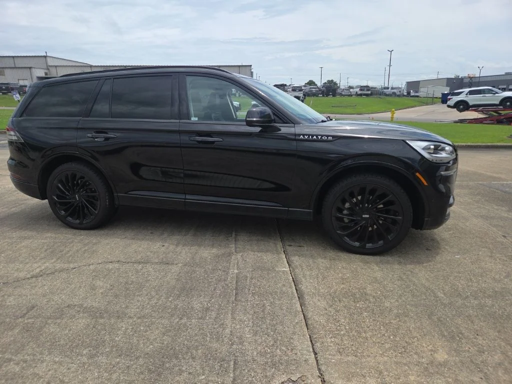 Used 2022 Black Metallic Lincoln Reserve image 13