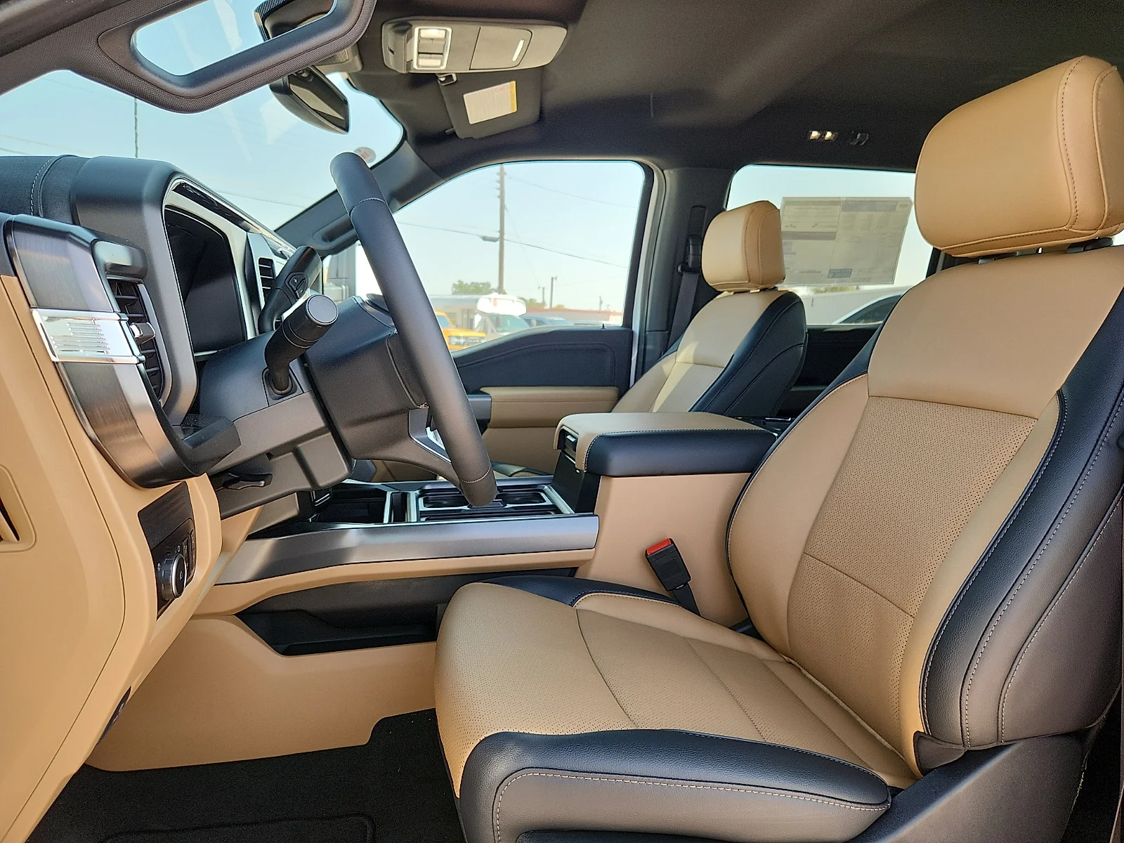 New 2027 Oxford White Ford Lariat image 17