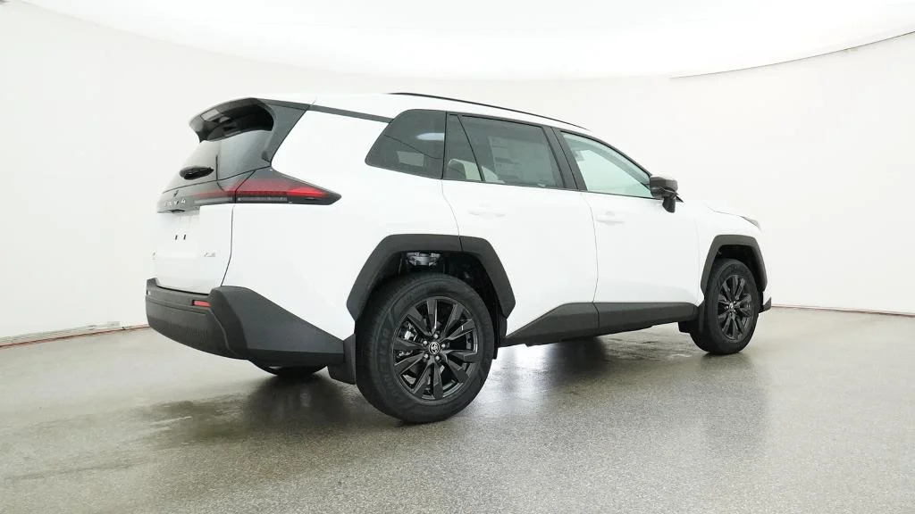 New 2026 Ice Cap Toyota XLE Premium image 17