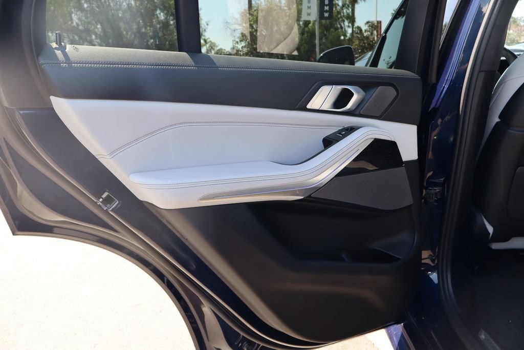 Used 2024 Blue BMW sDrive40i image 20