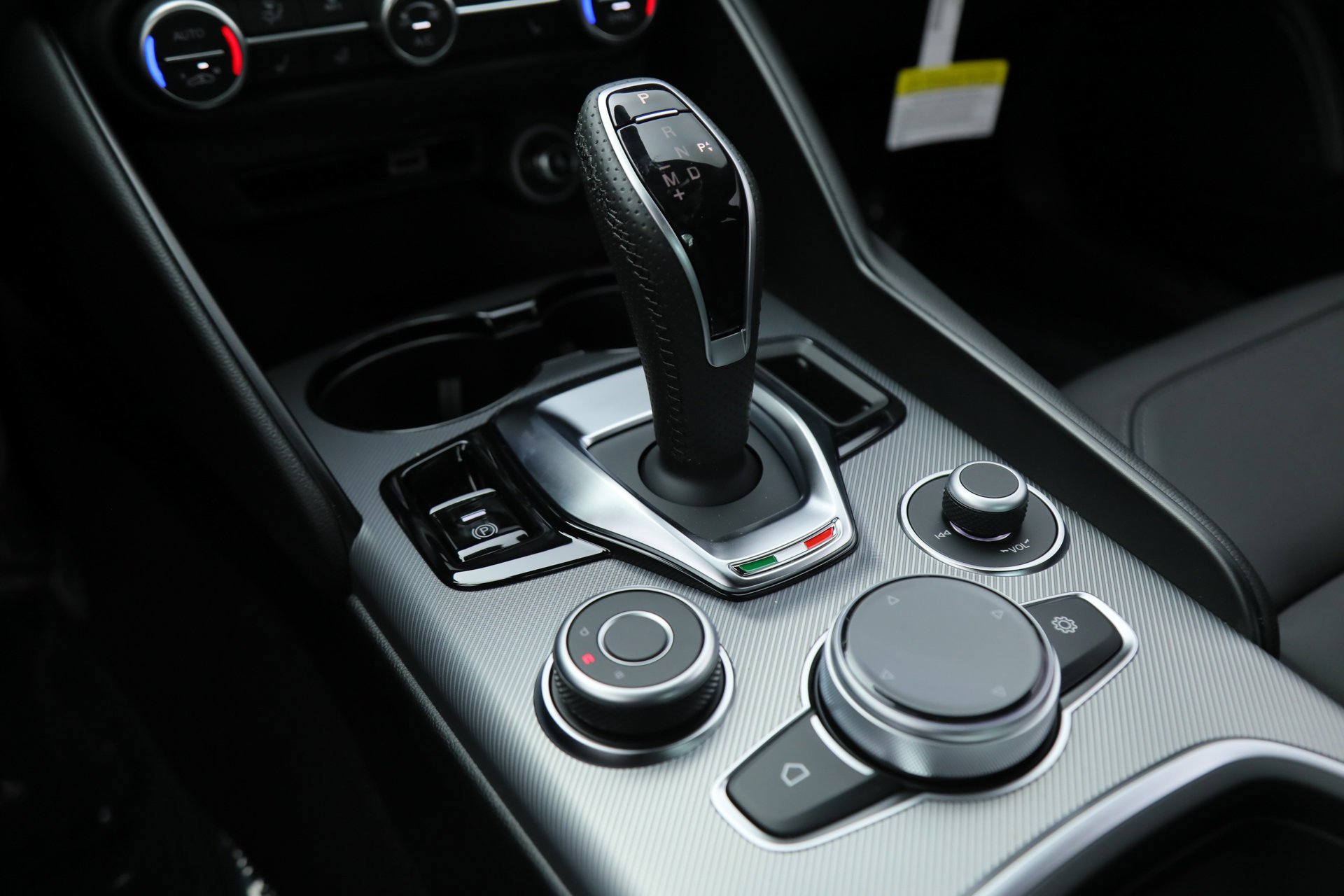 2025 Alfa Romeo Giulia Base - Photo 21