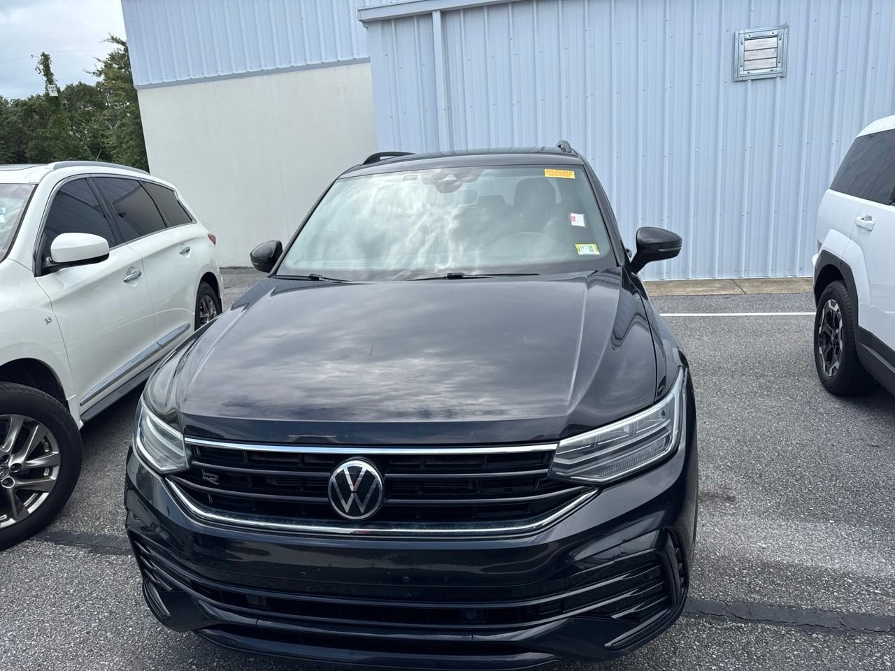 Used 2022 Black Volkswagen 2.0T SE R-Line Black image 2