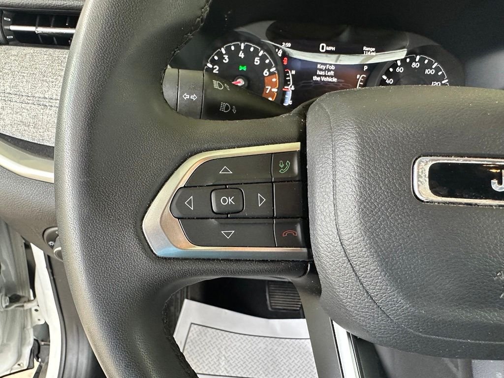Used 2024 White Jeep Latitude image 12
