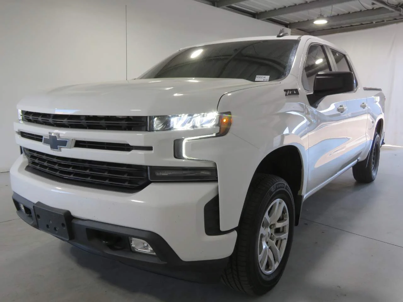 Used 2019 Summit White Chevrolet RST Crew Cab image 1