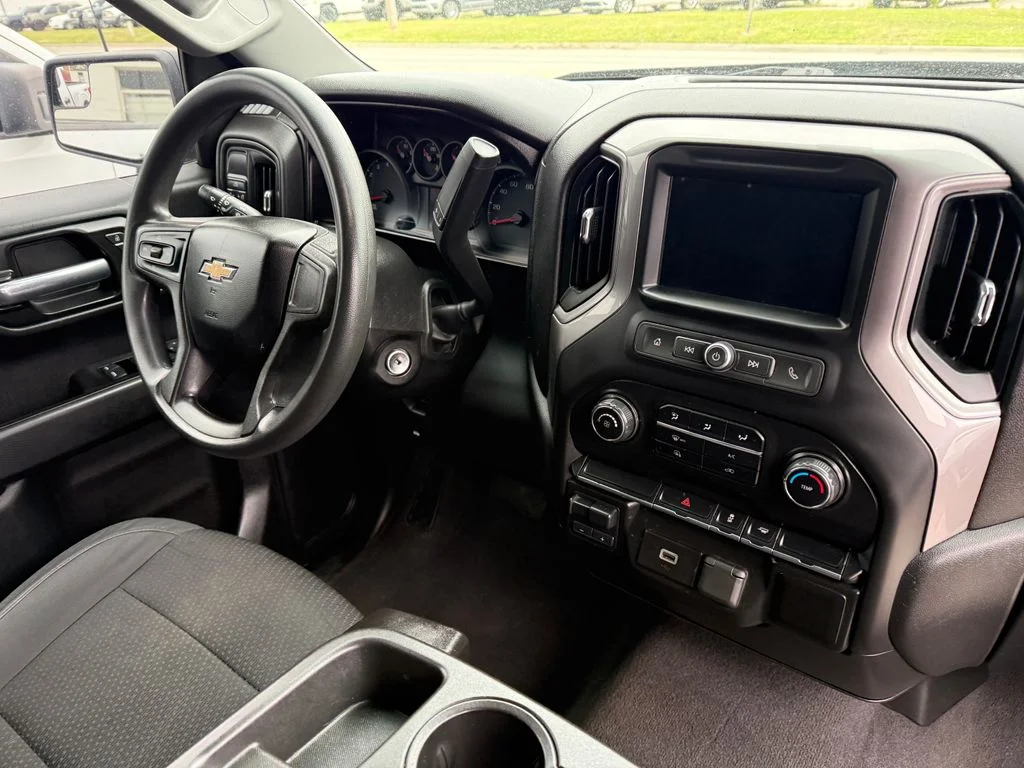 Used 2019 Black Chevrolet Custom image 8