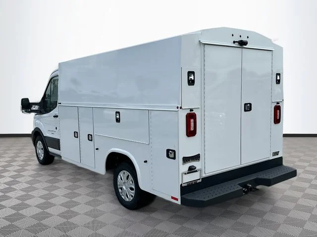 New 2025 Oxford White Ford Base image 4