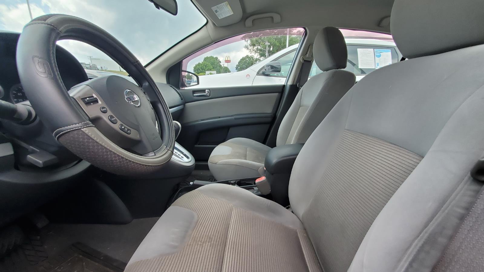Used 2010 Brilliant Silver Nissan 2.0 SR image 3