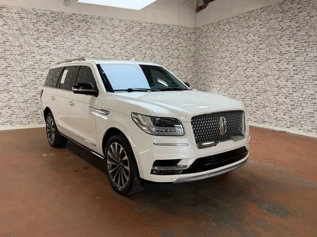 Used 2020 White Lincoln Reserve image 1