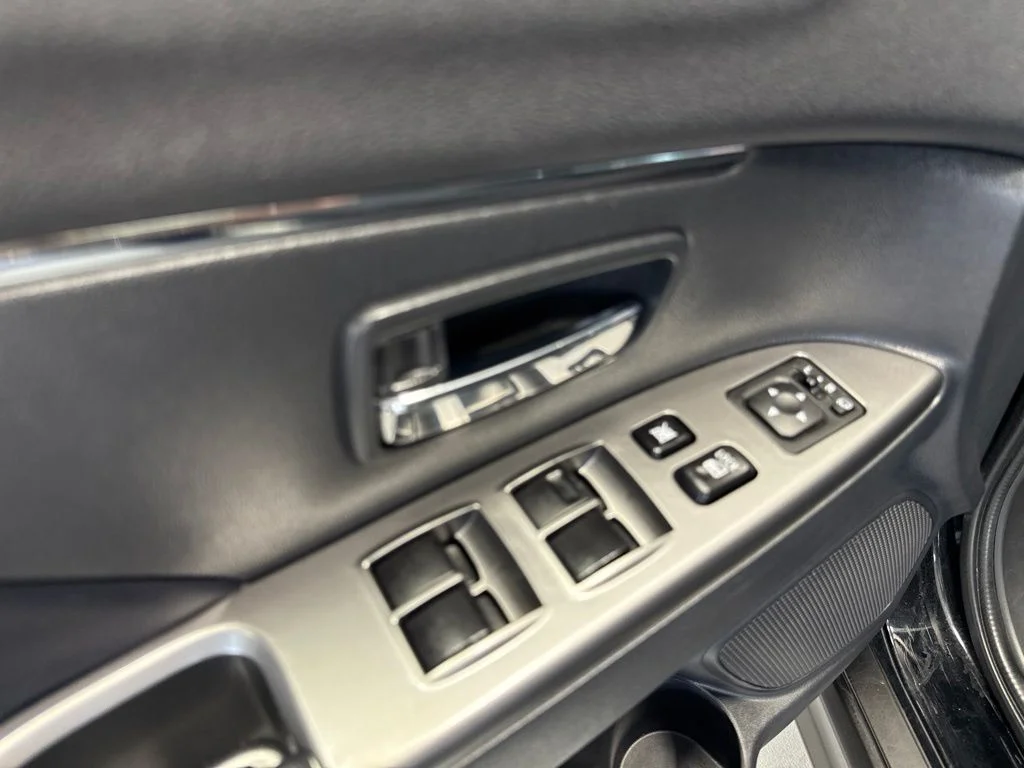 Used 2022 Black Mitsubishi 2.0 SE image 15