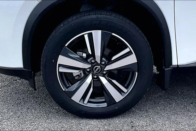 Certified Used 2024 White Nissan SL image 32