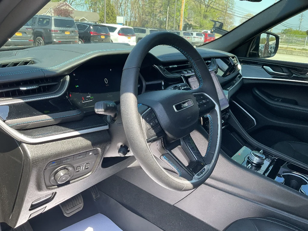 Used 2022 Diamond Black Crystal Pearl Coat Jeep Trailhawk 4xe image 10