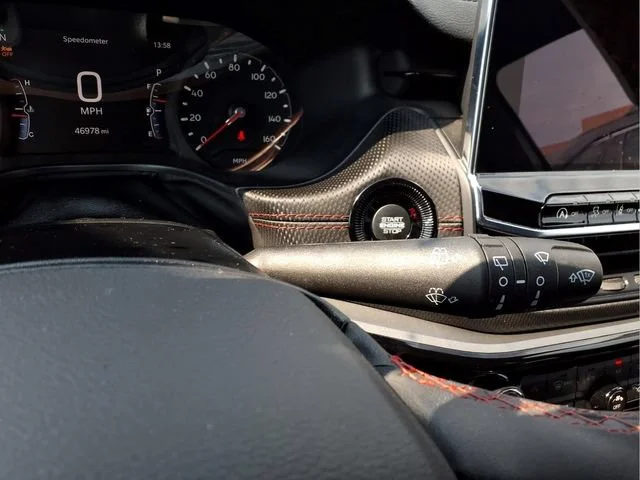 Used 2025  Jeep Trailhawk image 12