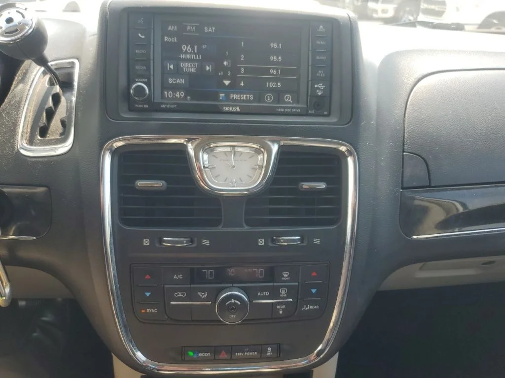 Used 2016 White Chrysler Touring image 17