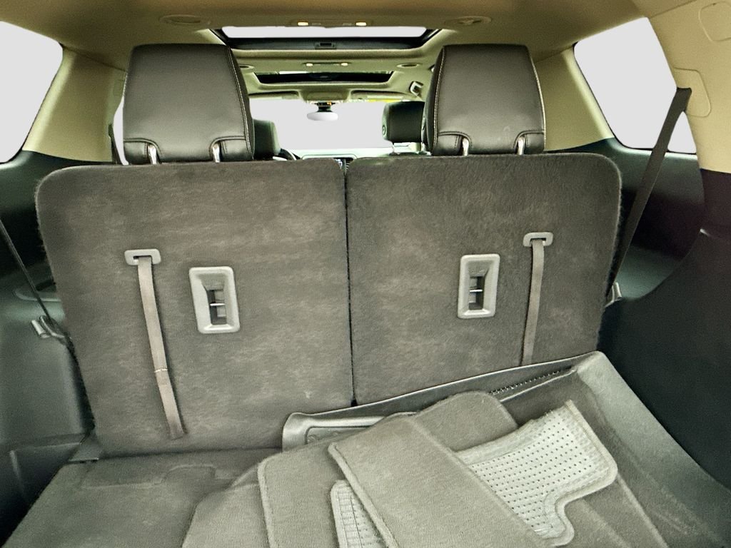 Used 2017 White Frost Tricoat GMC Denali image 28