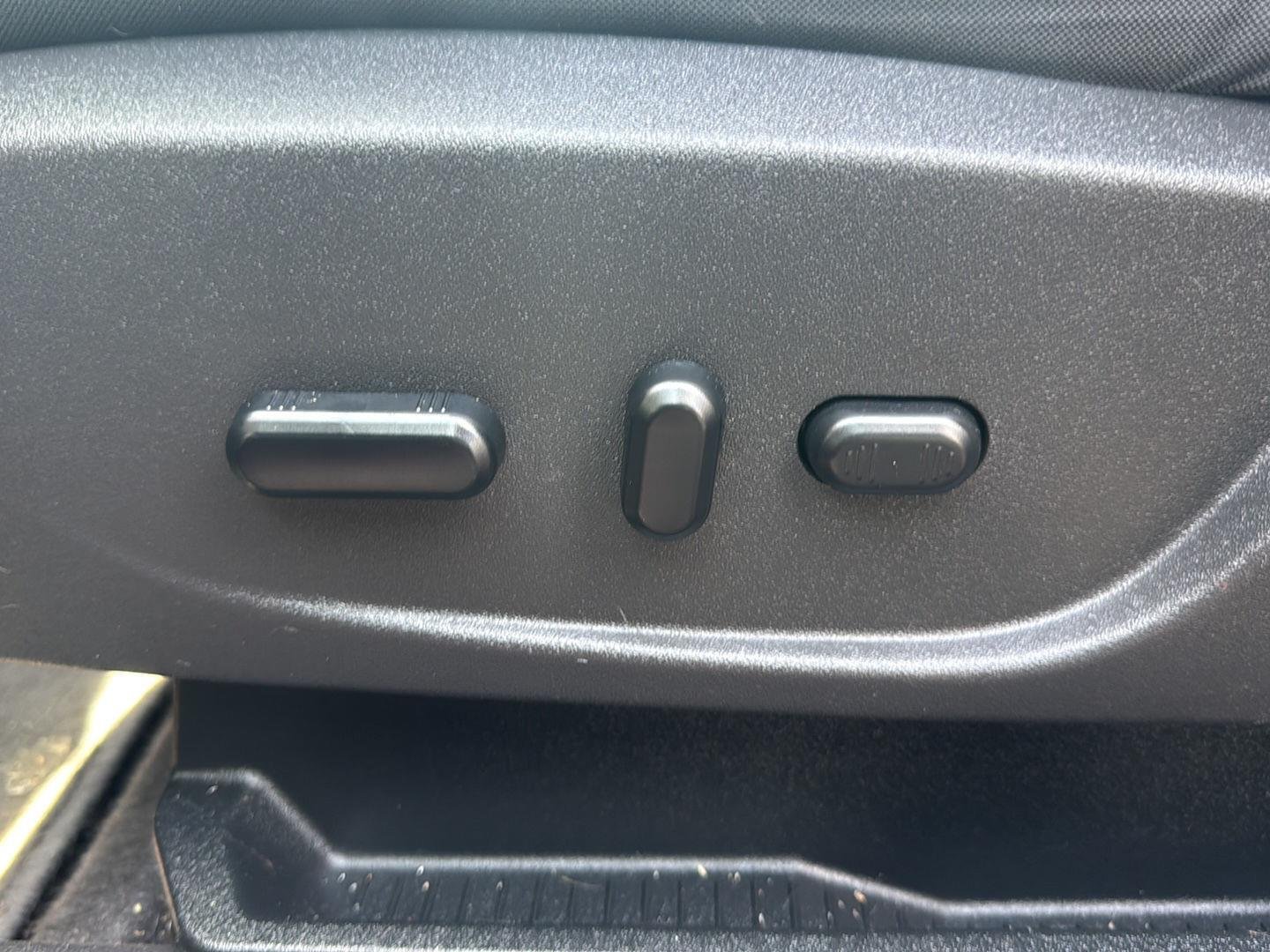 Used 2019 Sedona Orange Ford SE image 12