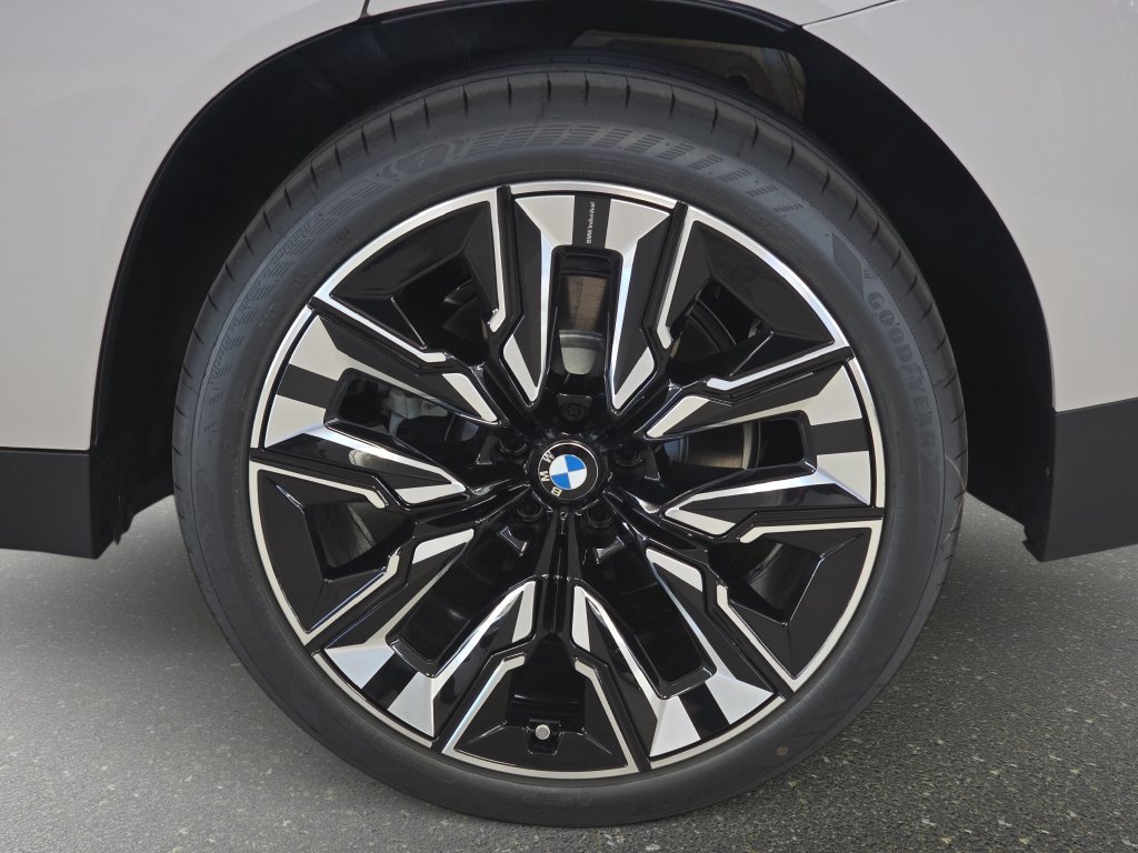New 2026 Dune Grey Metallic BMW 30 xDrive image 21