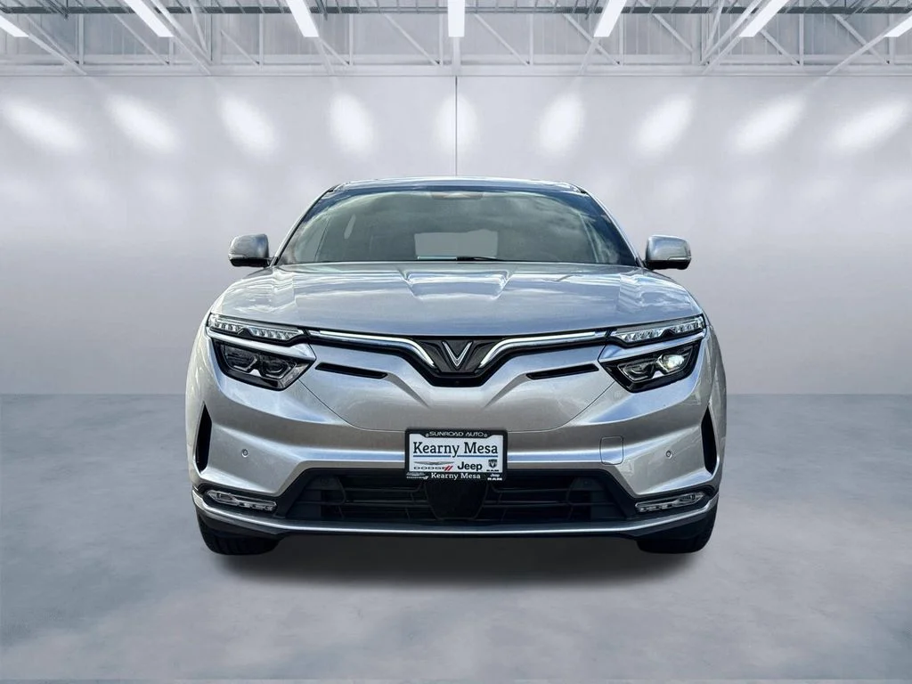 New 2025 Silver VinFast Plus image 2