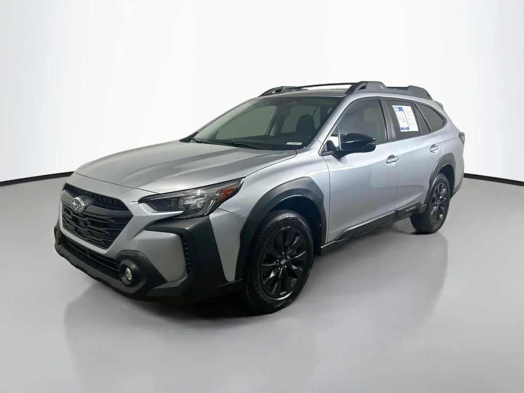 Used 2023 Ice Silver Metallic Subaru Onyx Edition image 3